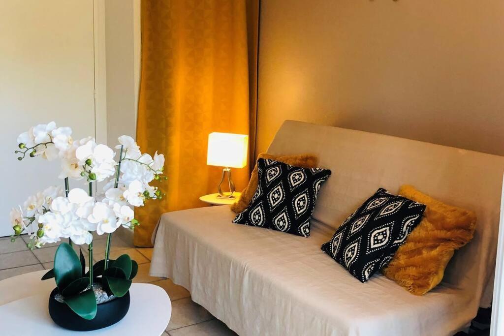 Studio Cabine Climatise 800 M De La Plage Et Des Commerces Bormes-les-Mimosas Extérieur photo